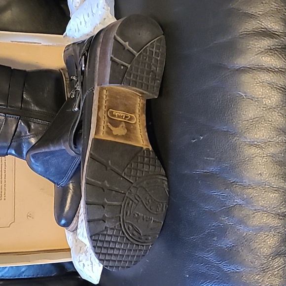 Boots - Picture 3 of 3